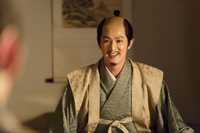 【島津氏一族の末裔】新納慎也の実家がスゴい！戦国武将の家臣の血を引く由緒正しい家系だった
